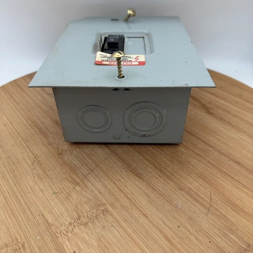 I-T-E Indoor Load Center 60 AMP Type 1 E0204ML1060F&S with 20 AMP